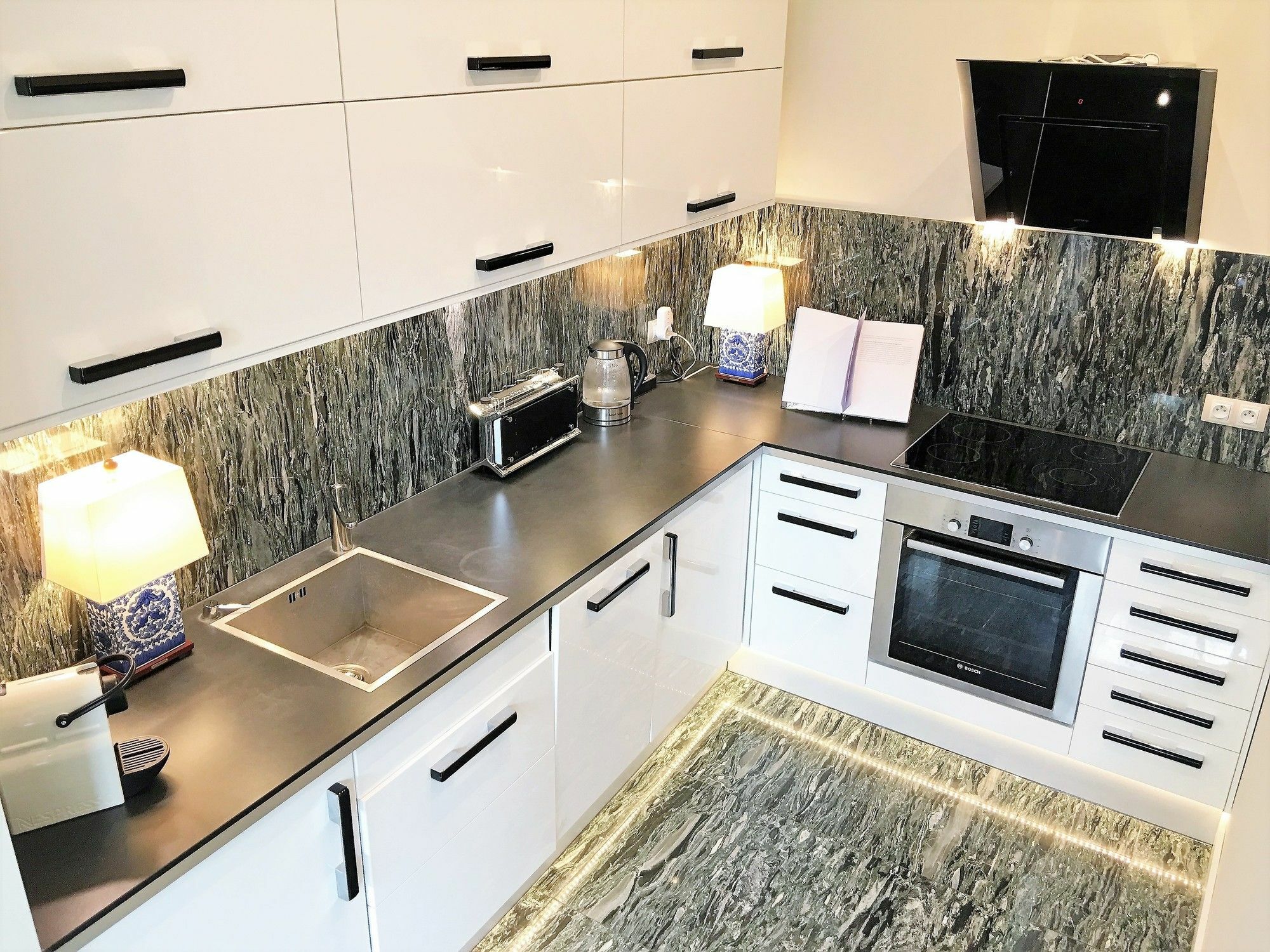 Mondrian Luxury Suites & Apartments Krakow Old Town Buitenkant foto