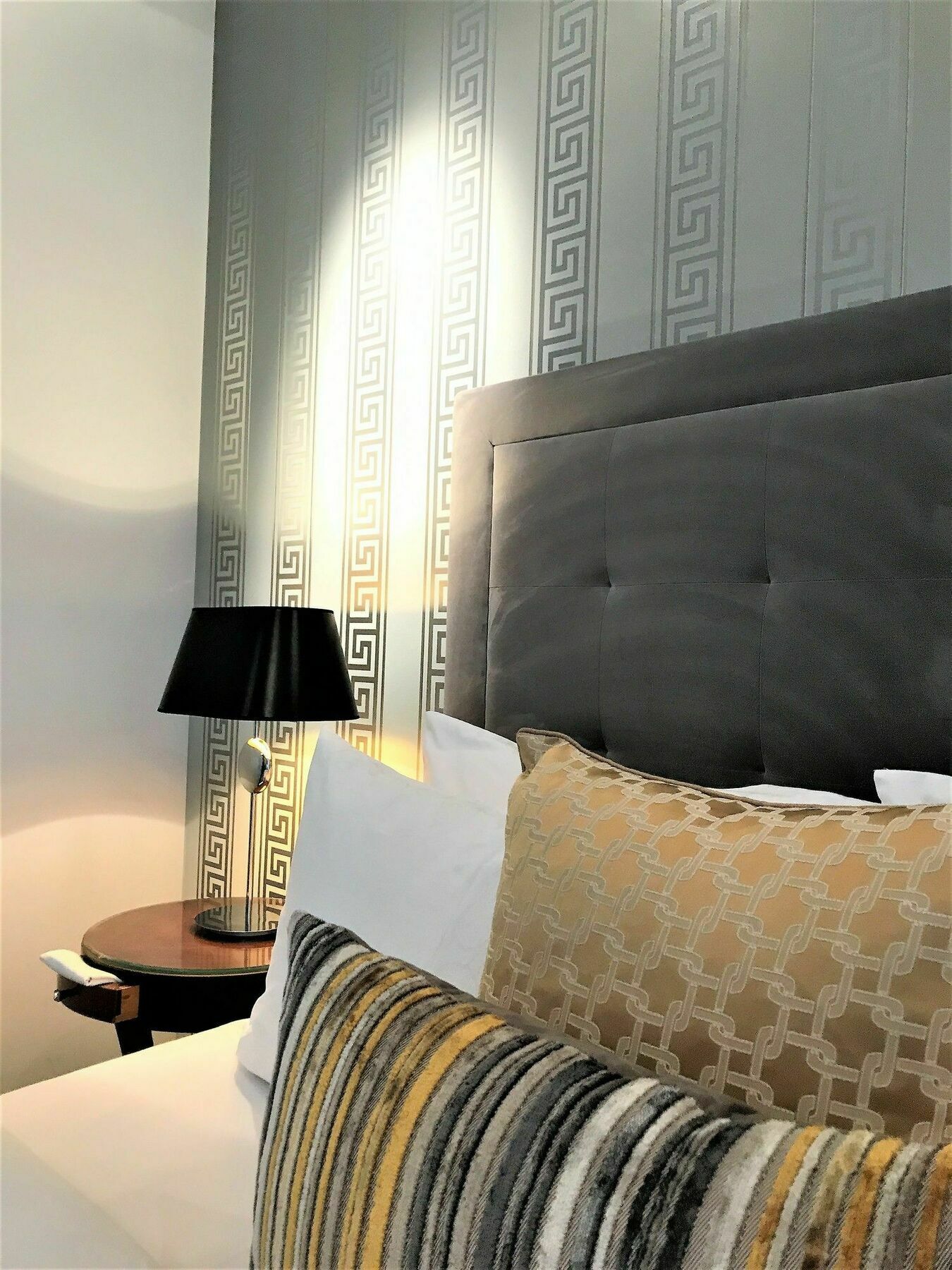 Mondrian Luxury Suites & Apartments Krakow Old Town Buitenkant foto